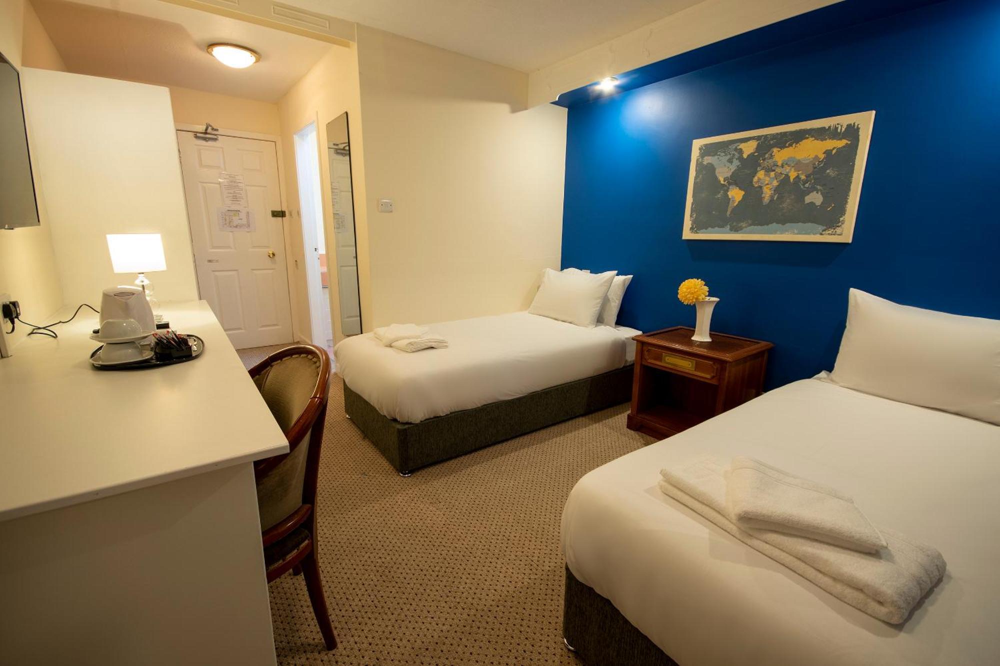 Douglas Arms Hotel Castle Douglas Room photo